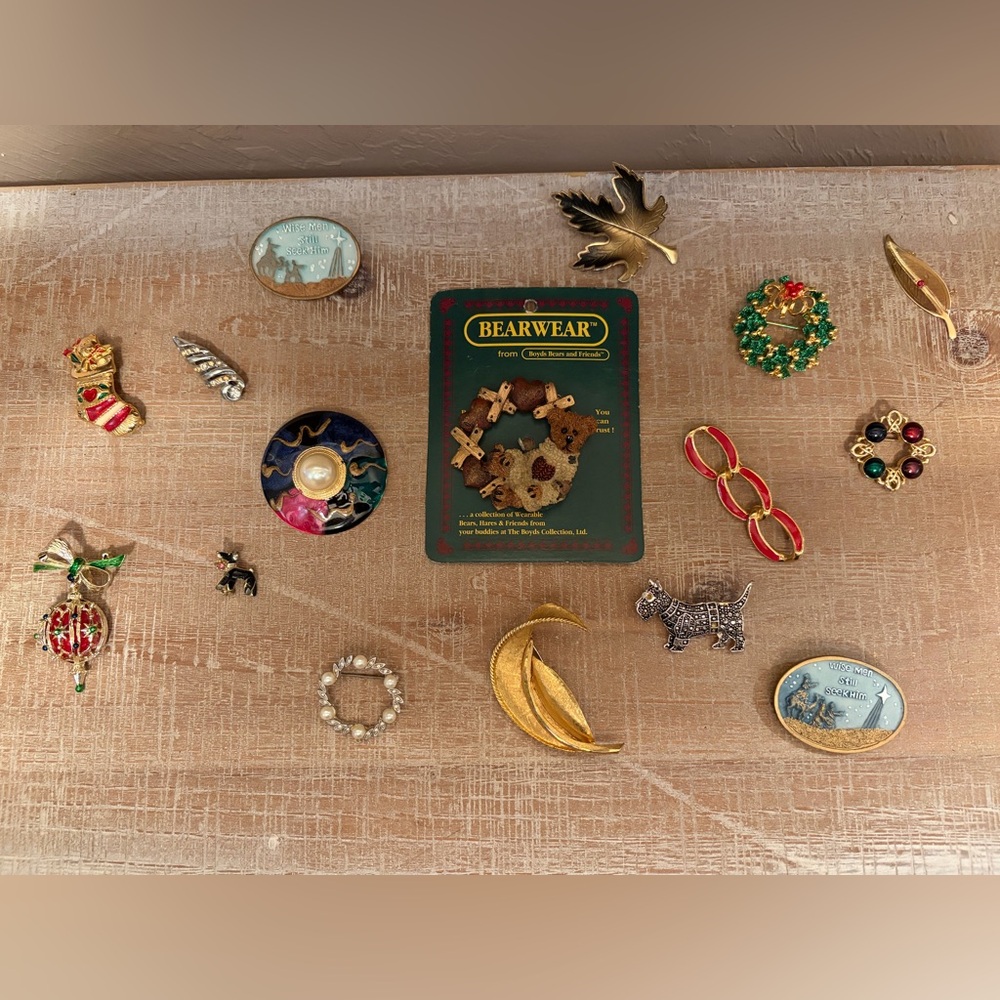 Assorted Lot Of Miscellaneous Womens Brooches Pins